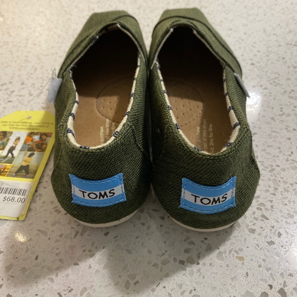 Toms - Picture 2 of 6